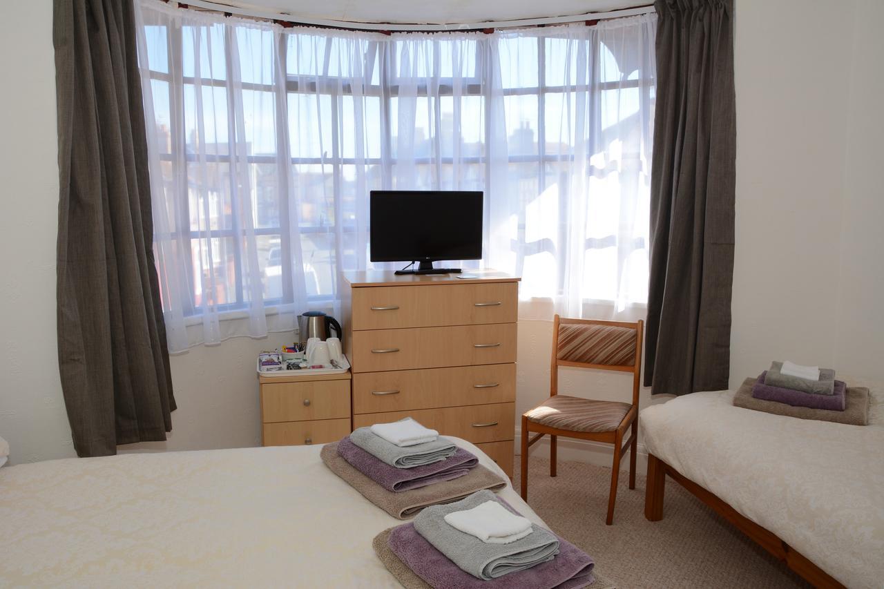 The Cove Guest House Рил Екстериор снимка