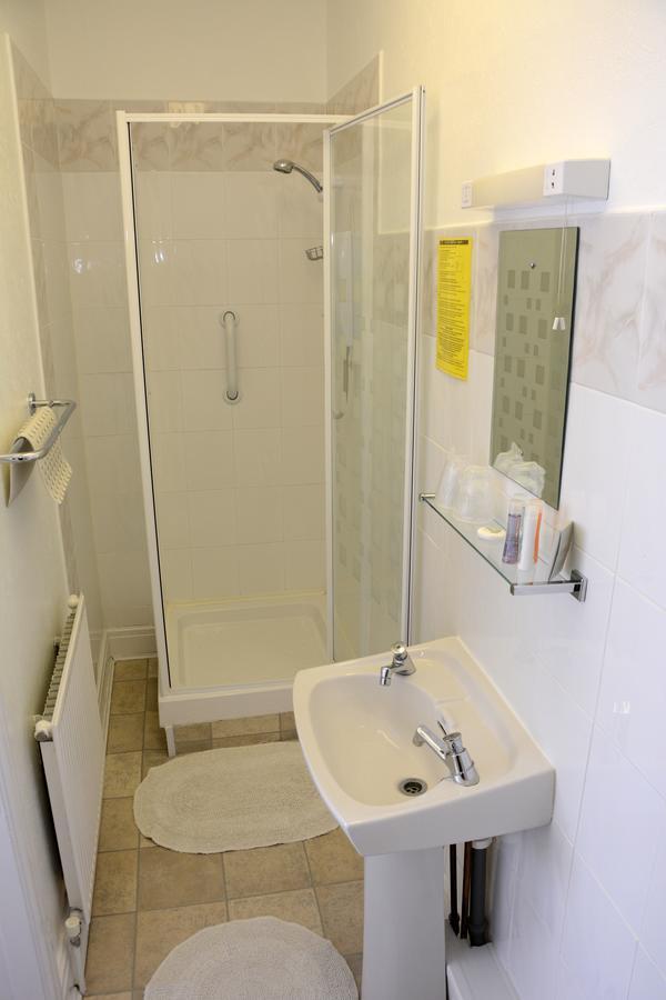 The Cove Guest House Рил Екстериор снимка