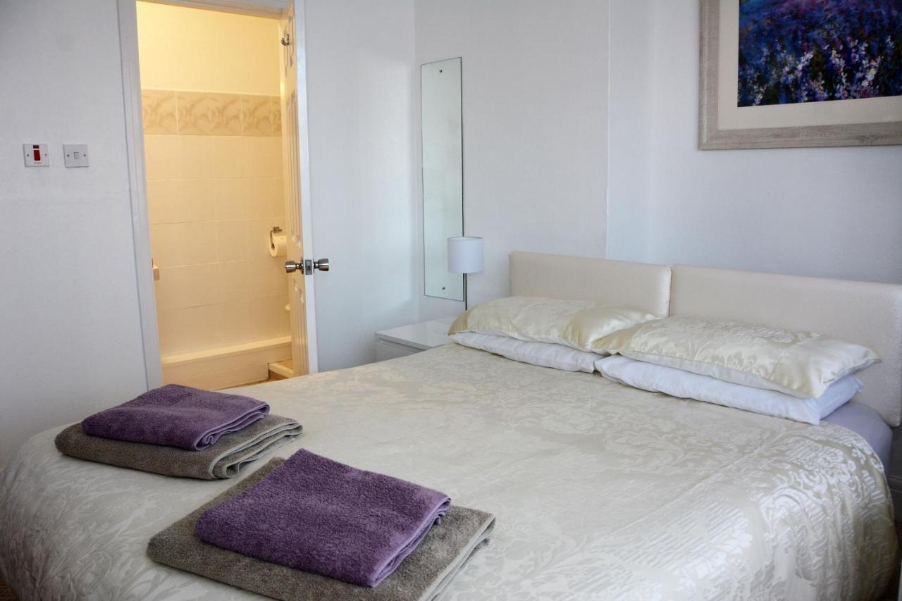 The Cove Guest House Рил Екстериор снимка