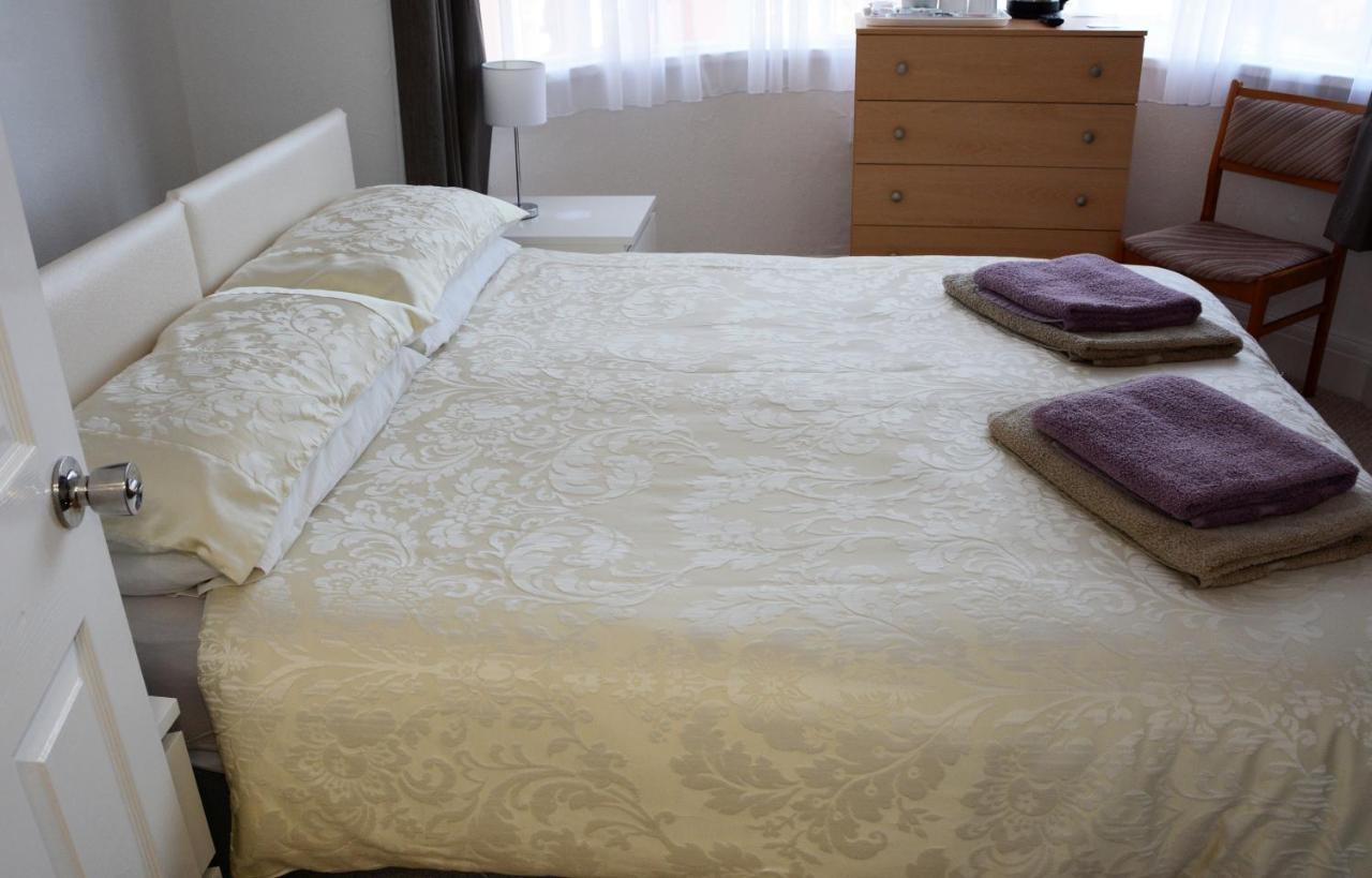 The Cove Guest House Рил Екстериор снимка